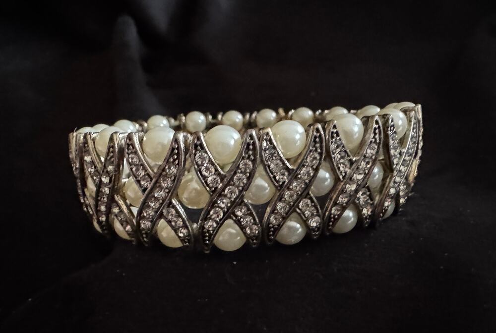 Vintage Faux Pearl & Rhinestone Stretch Bracelet Wide Elegant Statement B045